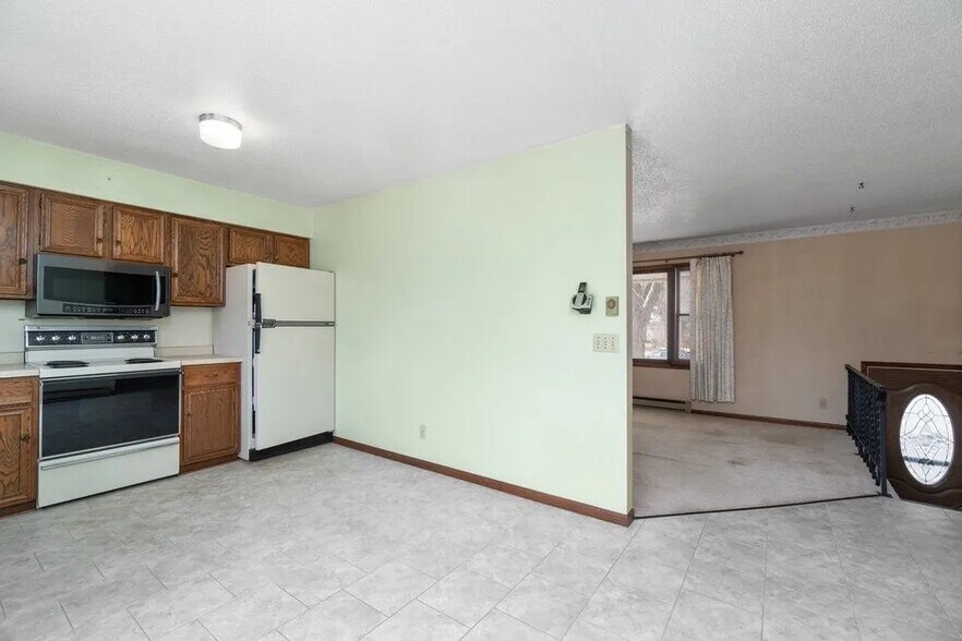 KITCHEN - 3419 Gerrard Ave