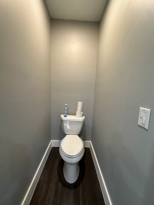 Building Photo - 4 Bedroom/3 Bathroom House in Piney Flats, TN