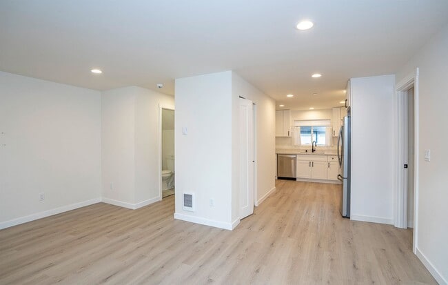 Building Photo - Updated Gig Harbor Duplex with Outdoor Space