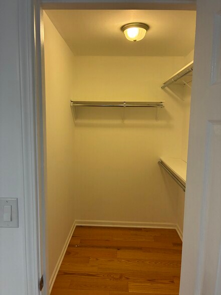 Building Photo - 3209 W 72nd St