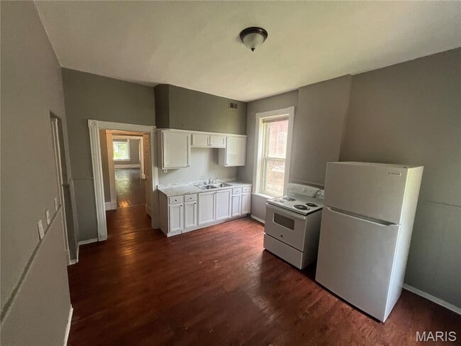 Building Photo - 3137 Chippewa St