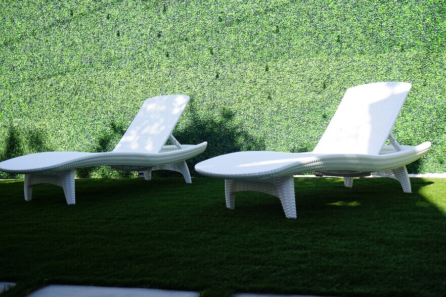 Building Photo - 1416 S Crest Dr