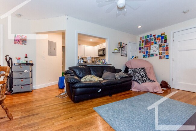 Building Photo - 88 Egmont St