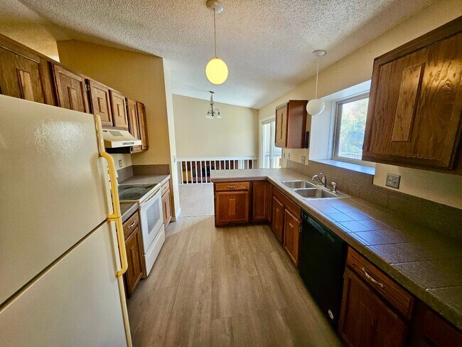 Building Photo - 6373 Pulpit Rock Dr