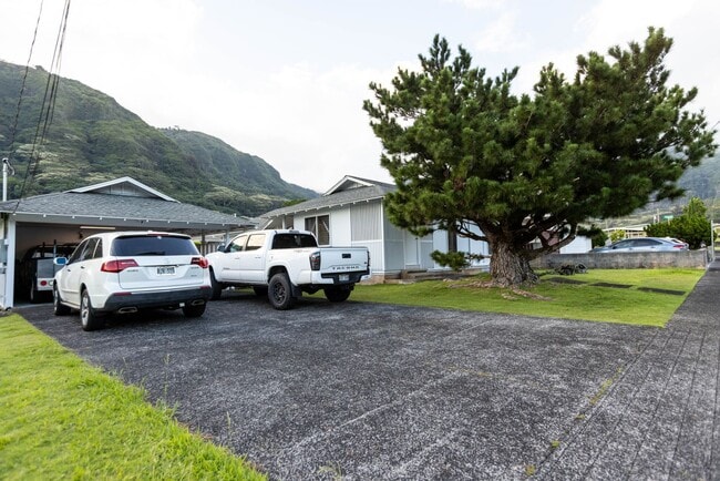 Building Photo - Well Maintained home in Manoa Valley, 3 bedrooms, 2 baths