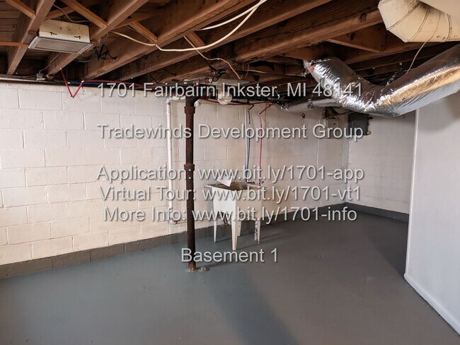 Building Photo - 1701 Fairbairn St