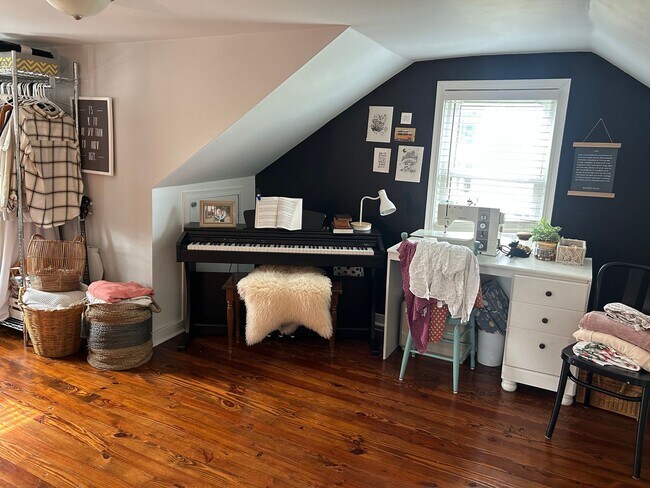 Building Photo - Really Nice Single-Family Home