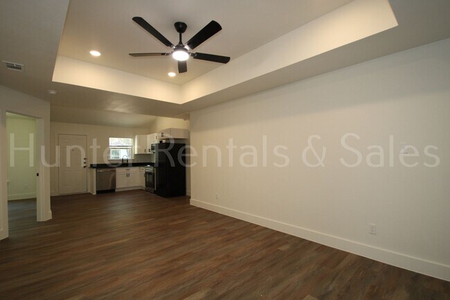 Building Photo - 1811 Elkins Ave