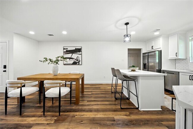 Building Photo - 1610 Antoine Dr