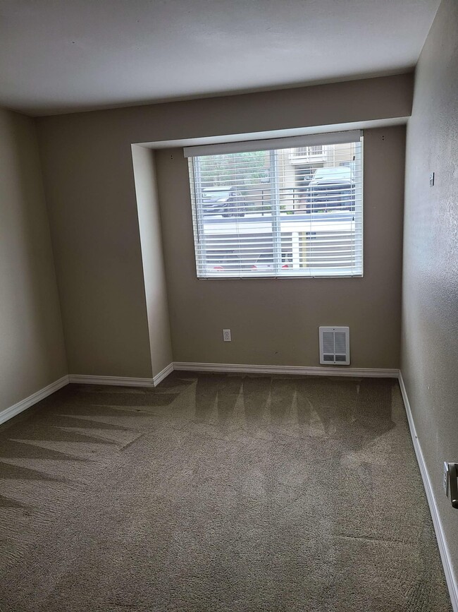 Guest bedroom - 1760 W Sunn Fjord Ln