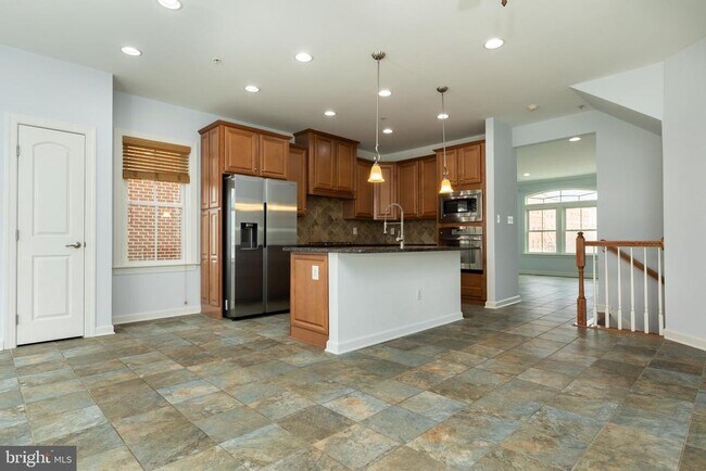 Building Photo - 336 Grand St