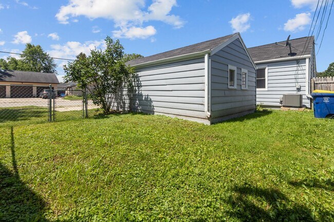 Building Photo - 2 Bedroom House in Green Bay