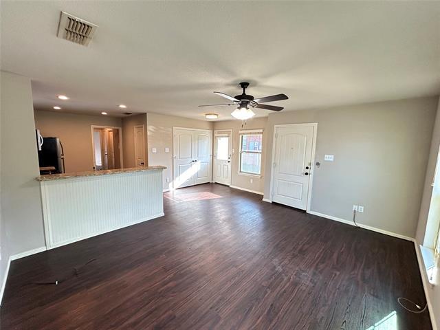 Building Photo - 221 E Cooper St