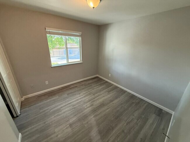 Building Photo - 94 Venus Court