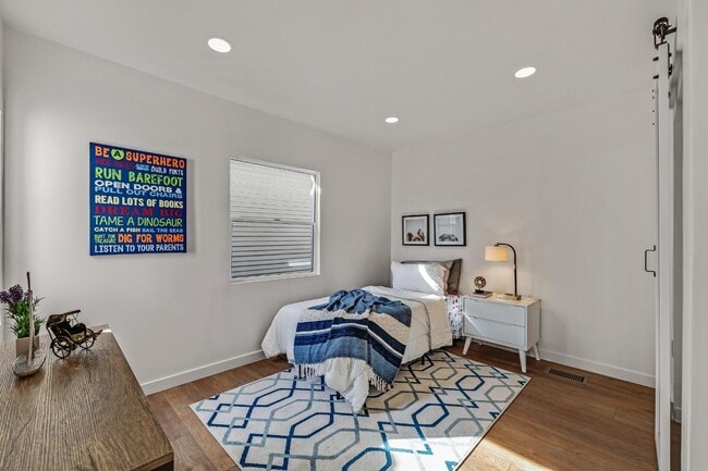 Building Photo - 4730 Melrose Ave