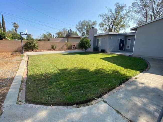 Building Photo - 3BD/2BA Beautiful Riverside Home!!