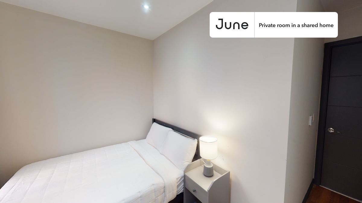 Building Photo - Room in Shared 3 bed/1 bath home