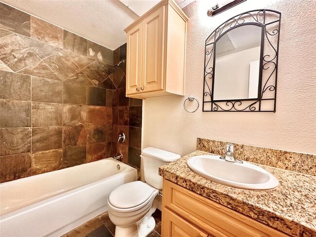 Building Photo - 2106 Cullen Ave