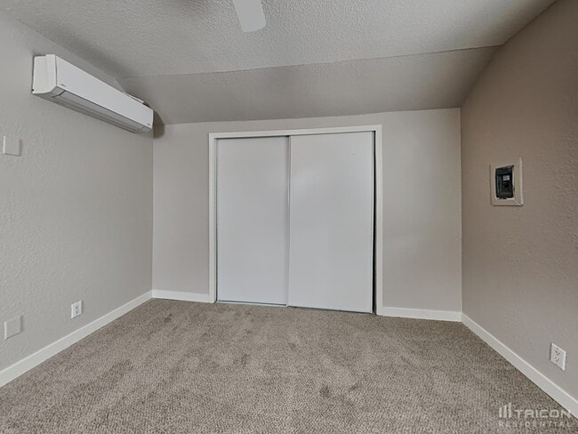 Building Photo - 308 Grape St