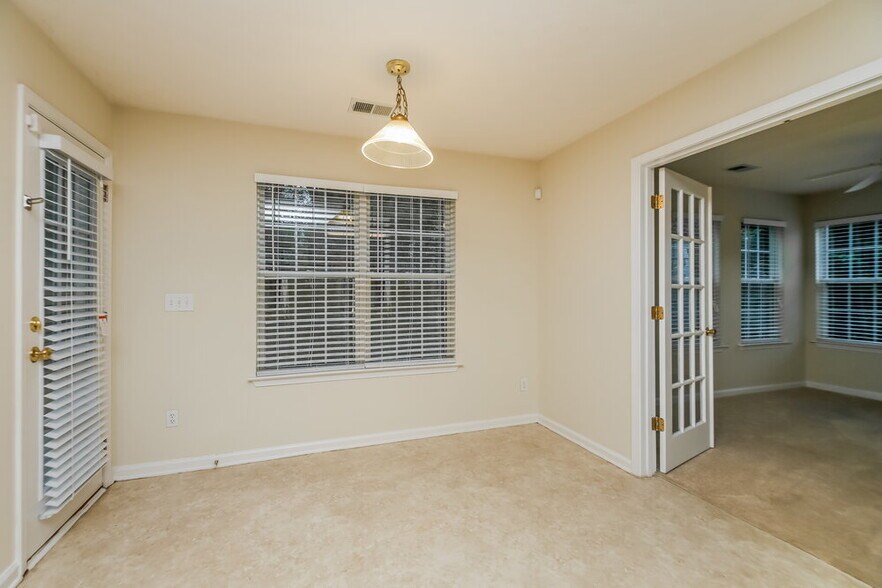 Building Photo - 3425 Sandlake Dr SW