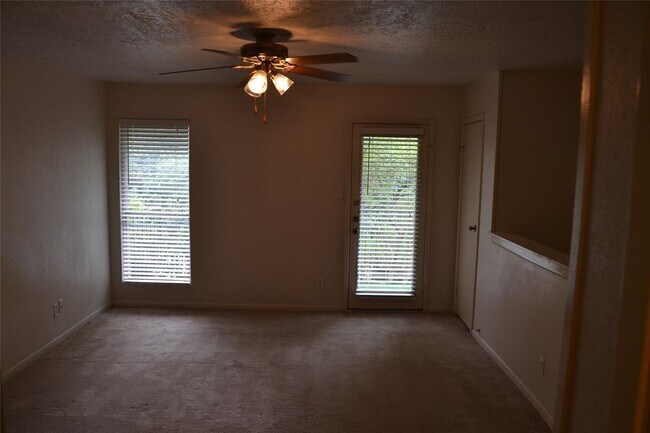 Building Photo - 2021 Spenwick Dr