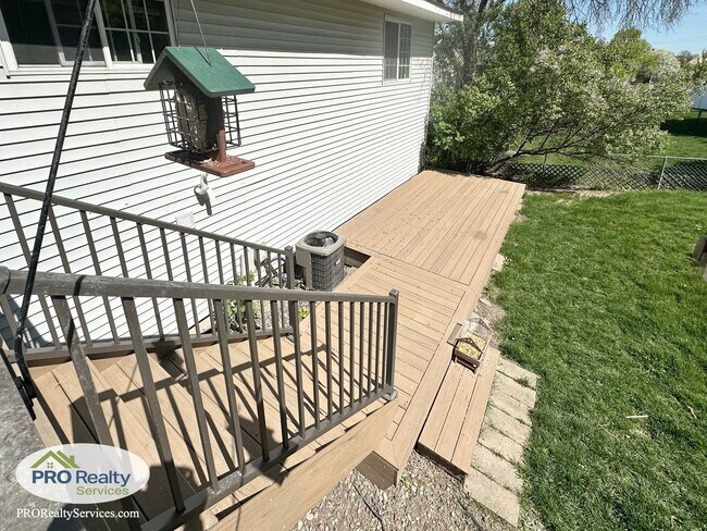 Building Photo - 3 Bedroom House in Maple Grove