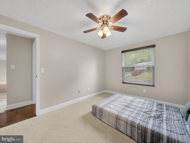 Building Photo - 3806 Candlelight Ct