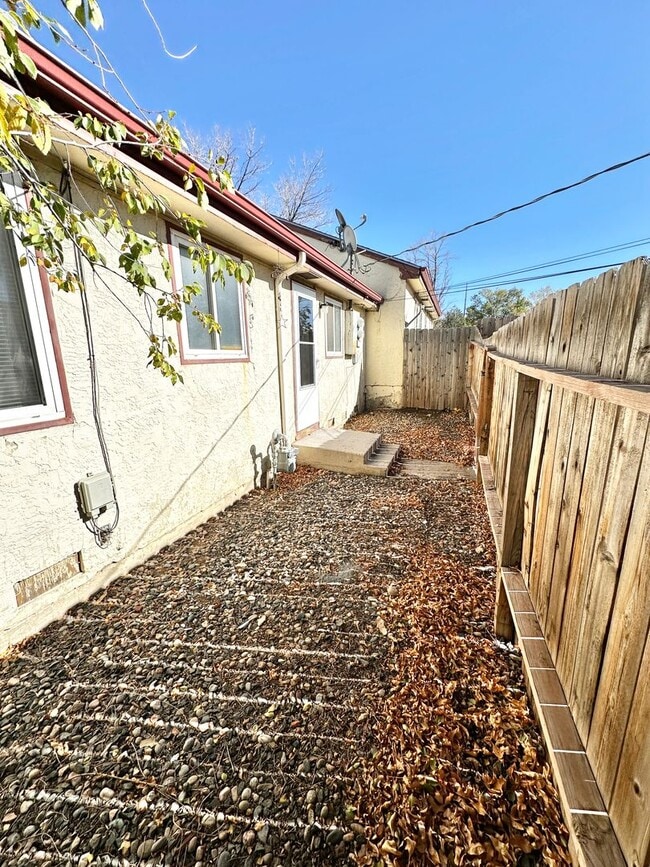 Building Photo - 433 Glen View Ct