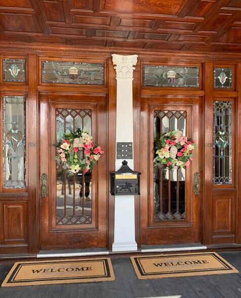 Building Photo - 488 Hanover St