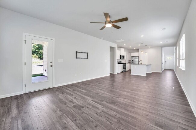 Building Photo - Elegant 4 Bedroom 2.5 Bathroom Home Near Downtown Greenville $2,400/mo rent