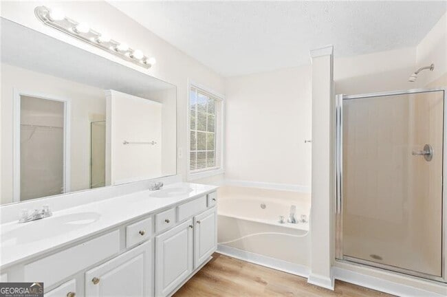 Building Photo - 1090 Norwalk Trce