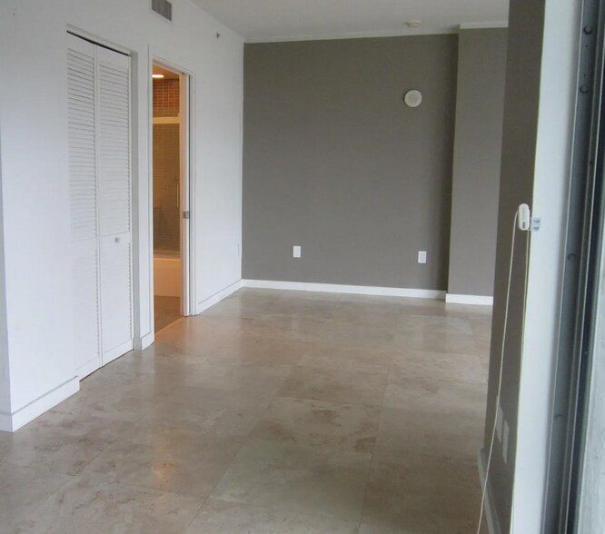 Building Photo - 3451 NE 1st Ave