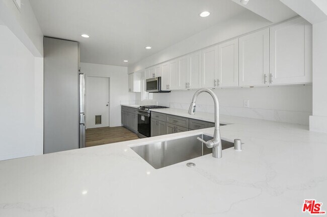 Building Photo - 16210 Bertella Dr
