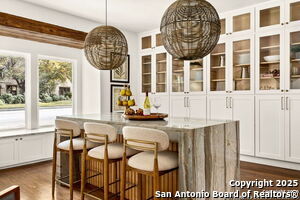 Building Photo - 417 E Hildebrand Ave