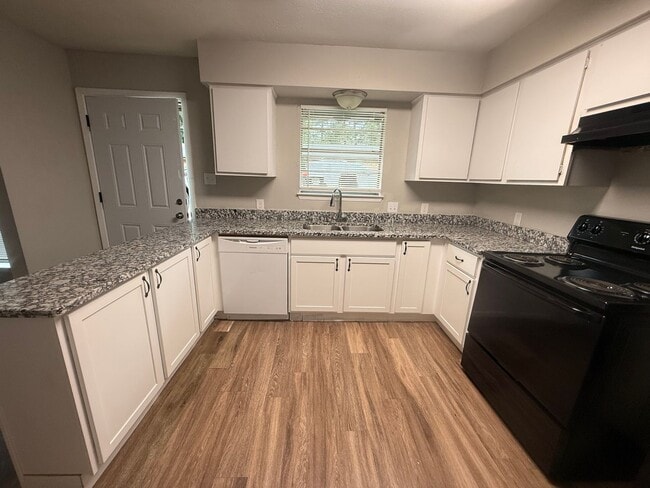 Building Photo - 2916 Bernice Dr