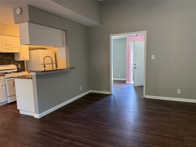 Building Photo - 5202 Provencial Dr