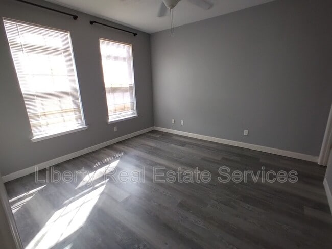 Building Photo - 402 Conley Dr