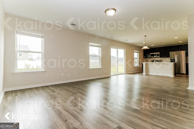 Building Photo - 22 Red Oak Dr.