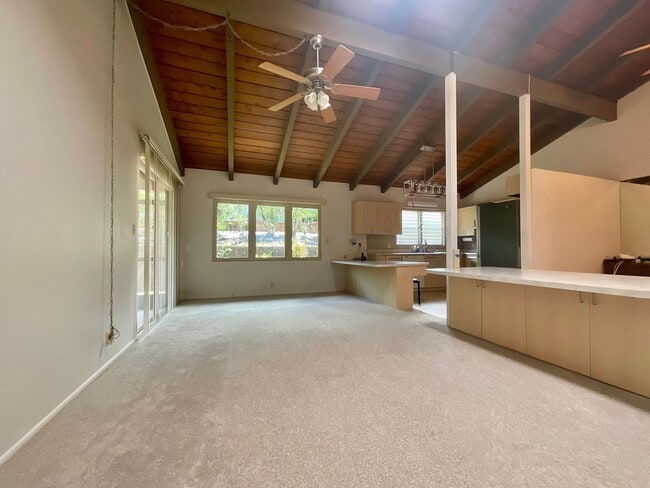 Building Photo - Spacious & Desirable 4/2/2 Single Family H...