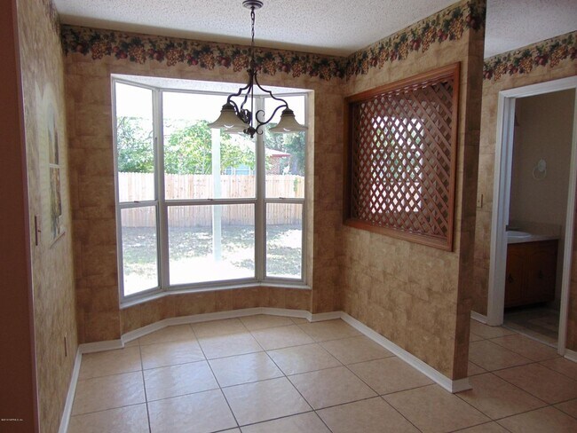 Building Photo - "NEW YEAR'S SPECIAL $500 OFF FIRST FULL MO...