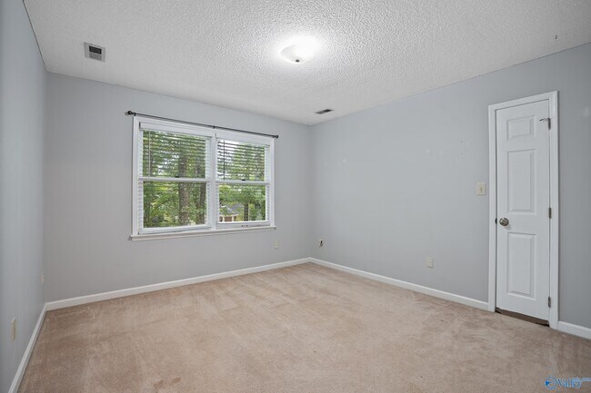 Building Photo - 132 Whisperwood Ln