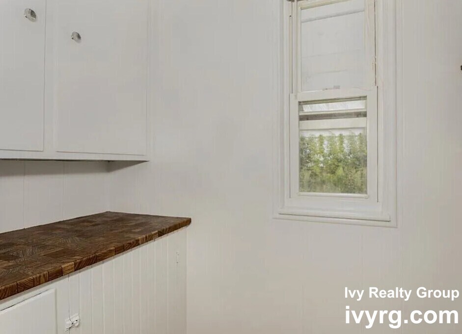 Building Photo - 46 Paulina St