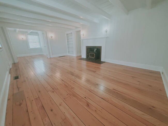 Building Photo - 12 Maplewood Terrace