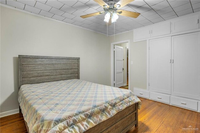 Building Photo - 25 W Kelly Ave