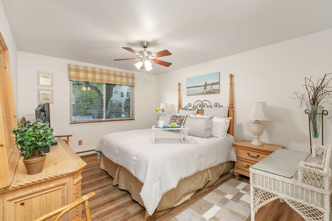 Building Photo - short term rental in the loop