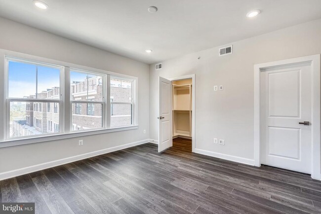 Building Photo - 103 Pleasant St NW