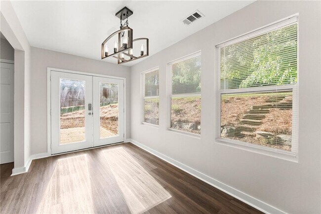 Building Photo - 2050 Shaffer Rd