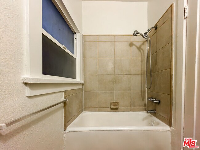 Building Photo - 504 S Rampart Blvd