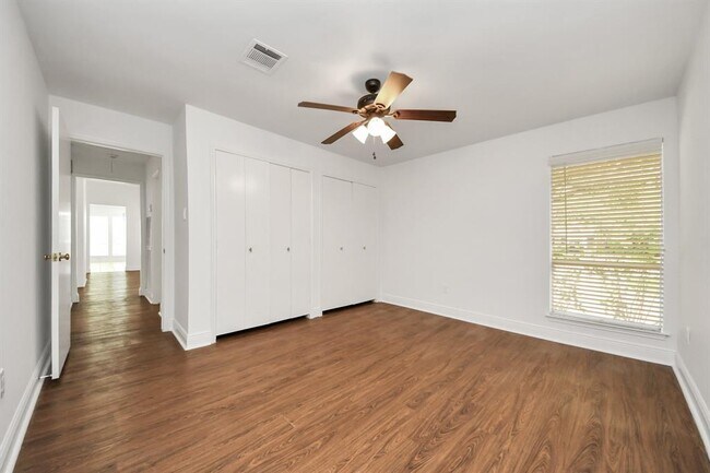 Building Photo - 11415 Ella Lee Dr