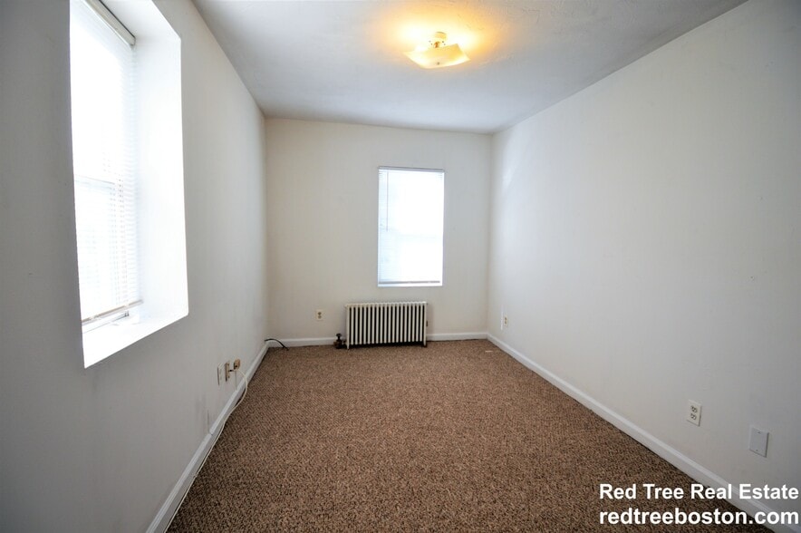 Building Photo - 10 Shepard St